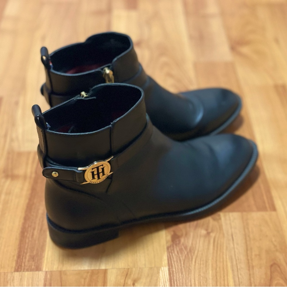 Tommy Hilfiger Women’s Boots size 8